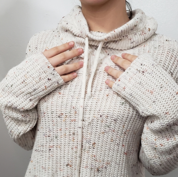 Loose Knit Turtleneck - Picture 2 of 3